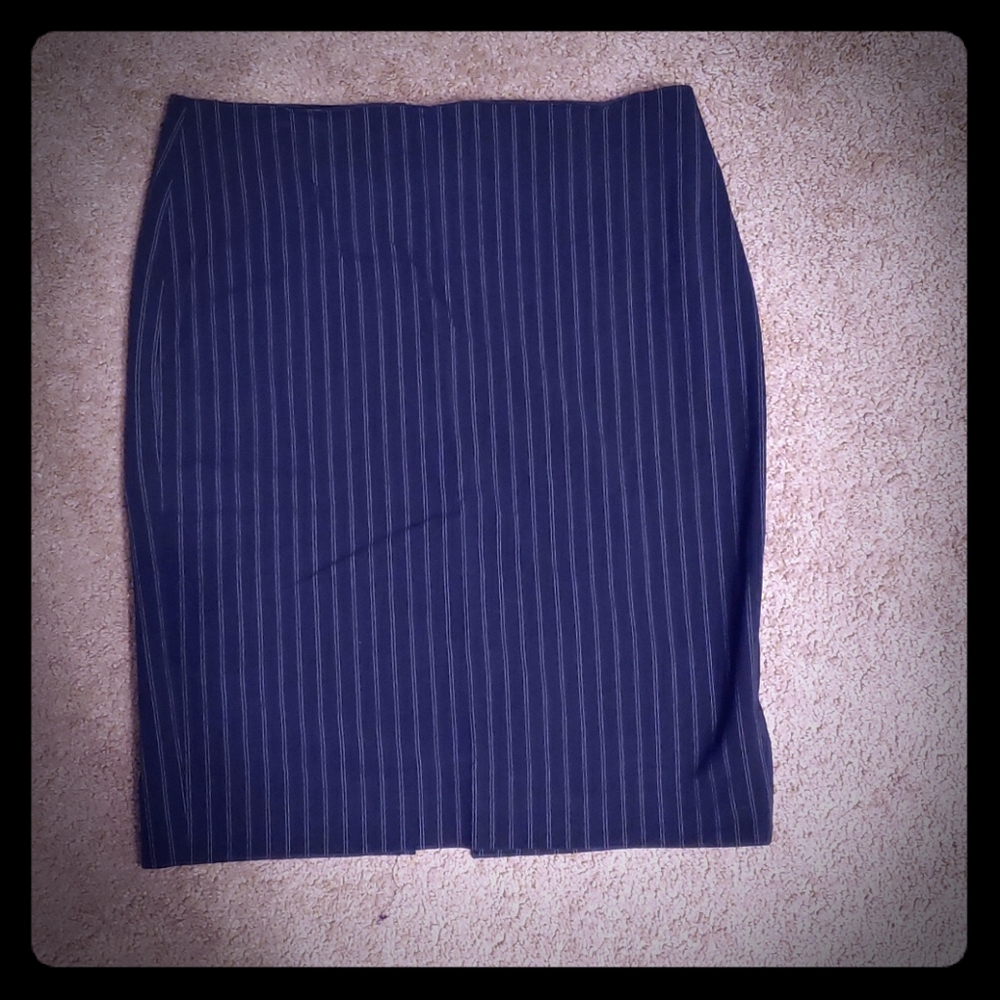 Moda (VS) Pin Stripe Pencil Skirt